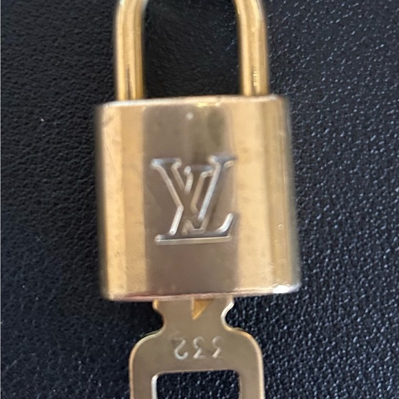 Louis Vuitton Lock & Key - choose your number - Picture 15 of 16